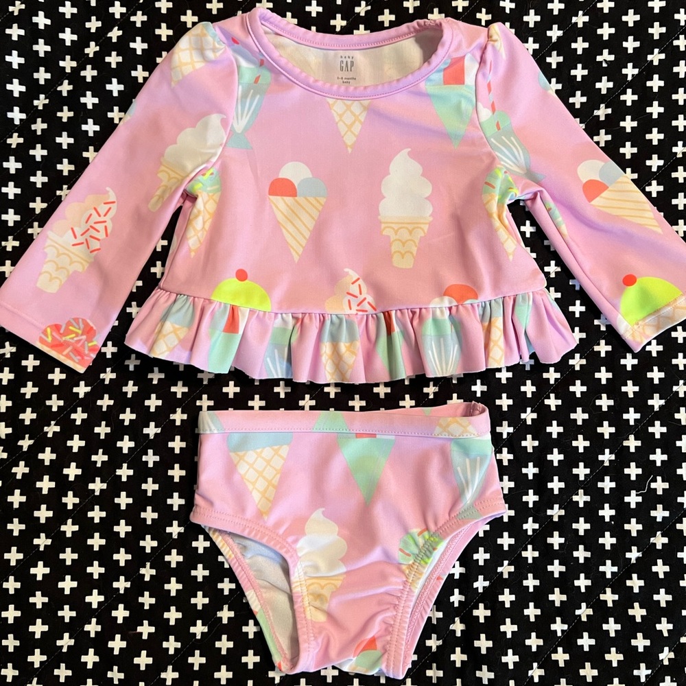Gap🍦 Rash Guard Suit.